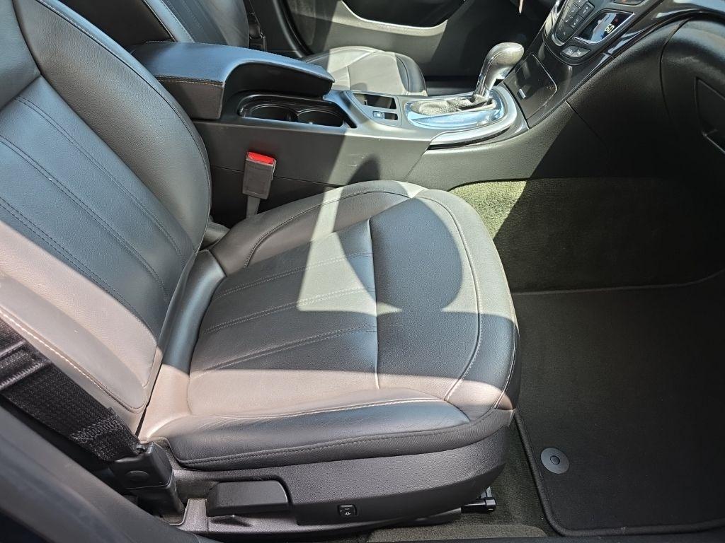 Buick Regal 4dr Sdn Sport Touring FWD 2017