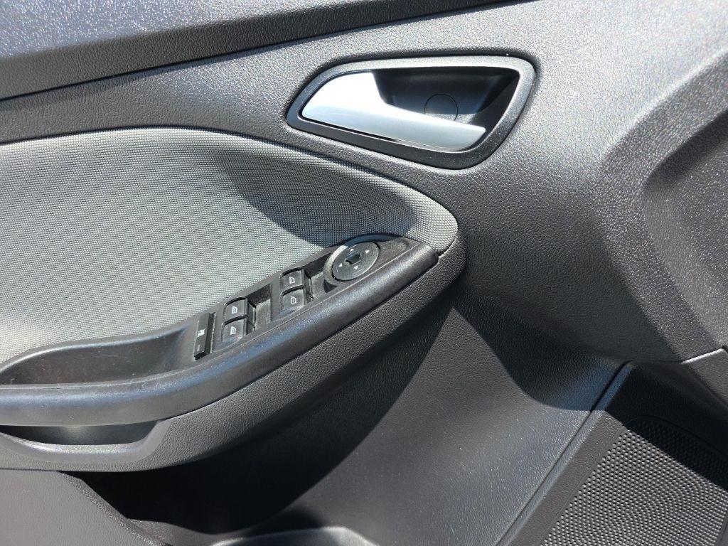 Ford Focus 5dr HB SE 2014