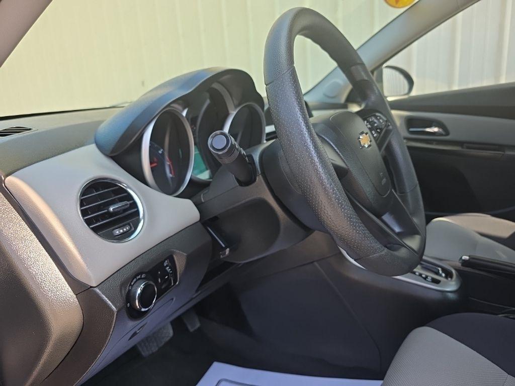 Chevrolet Cruze 4dr Sdn Auto LS 2013