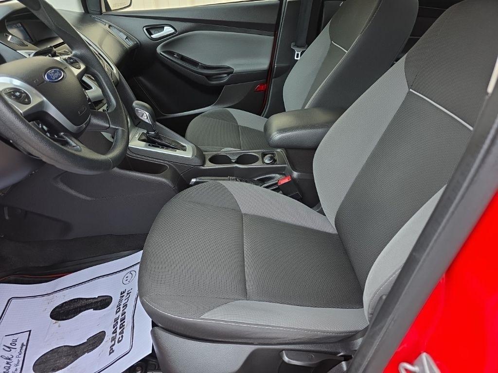 Ford Focus 4dr Sdn SE 2013