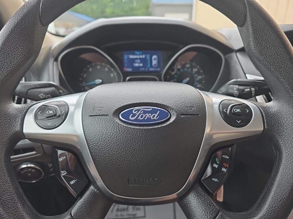 Ford Focus 4dr Sdn SE 2013