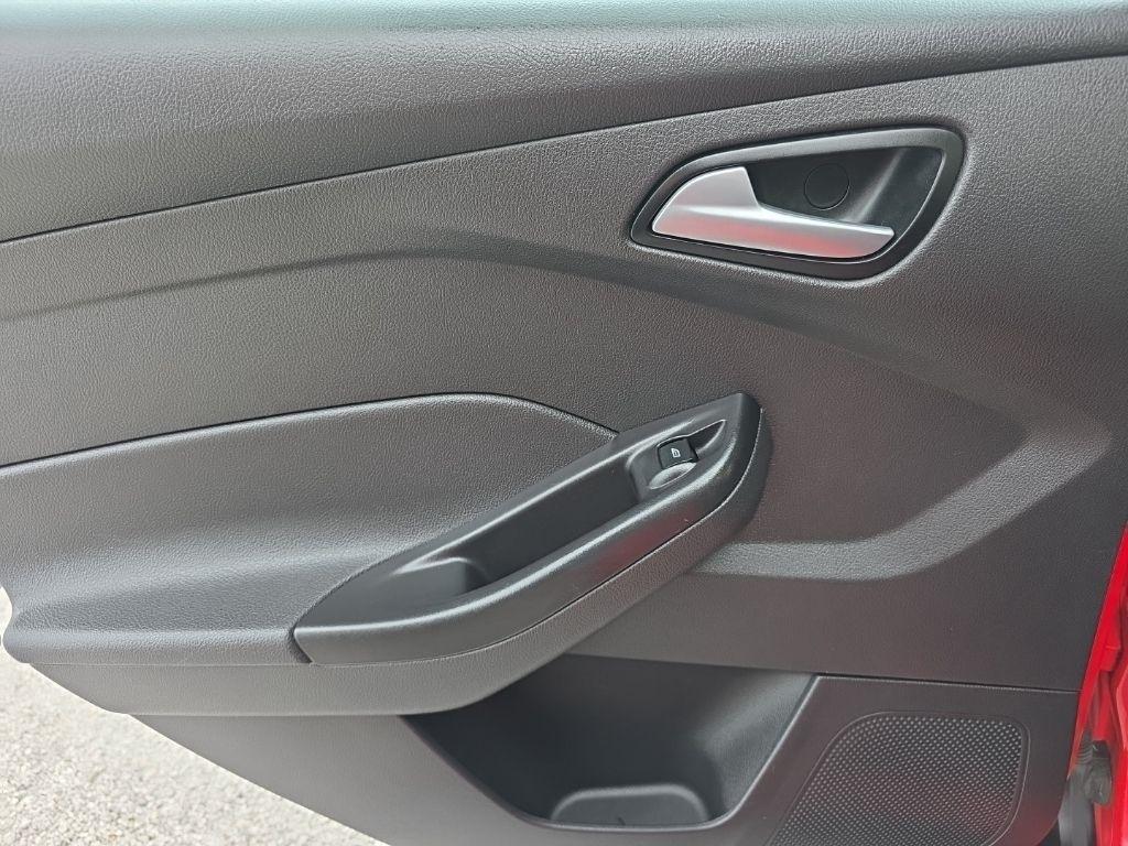 Ford Focus 4dr Sdn SE 2013