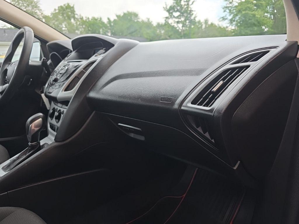 Ford Focus 4dr Sdn SE 2013