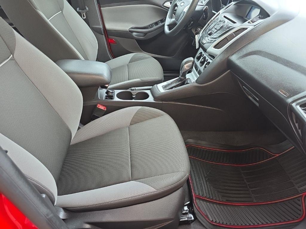 Ford Focus 4dr Sdn SE 2013