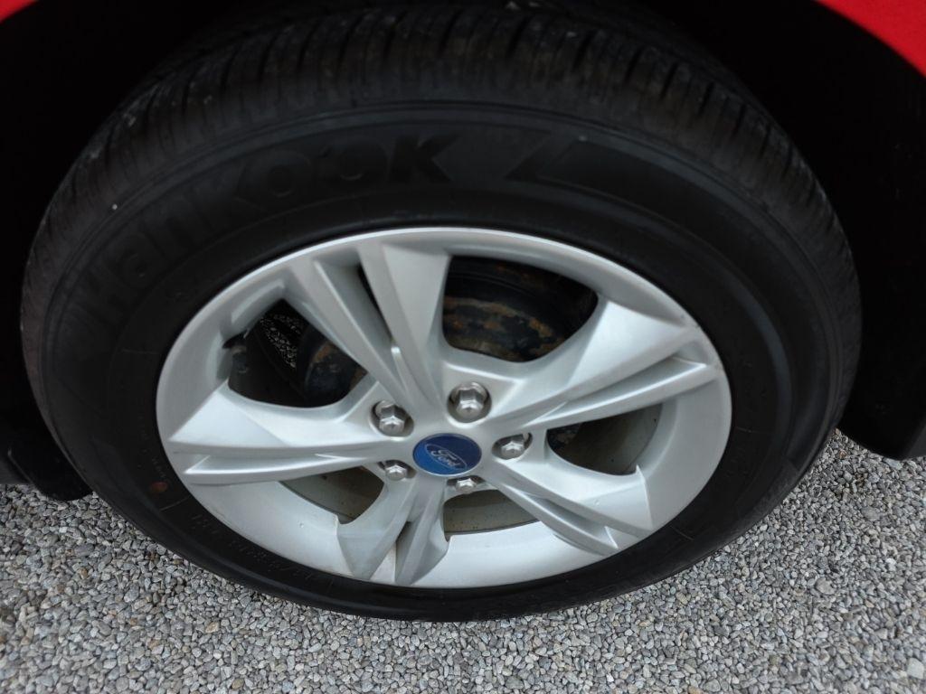 Ford Focus 4dr Sdn SE 2013