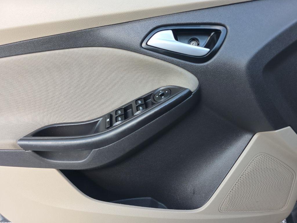 Ford Focus 5dr HB SE 2014