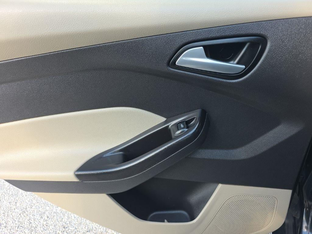 Ford Focus 5dr HB SE 2014