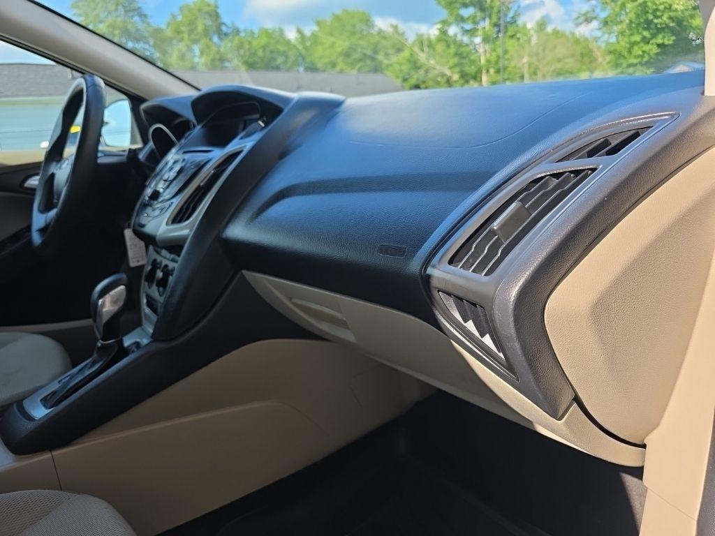Ford Focus 5dr HB SE 2014