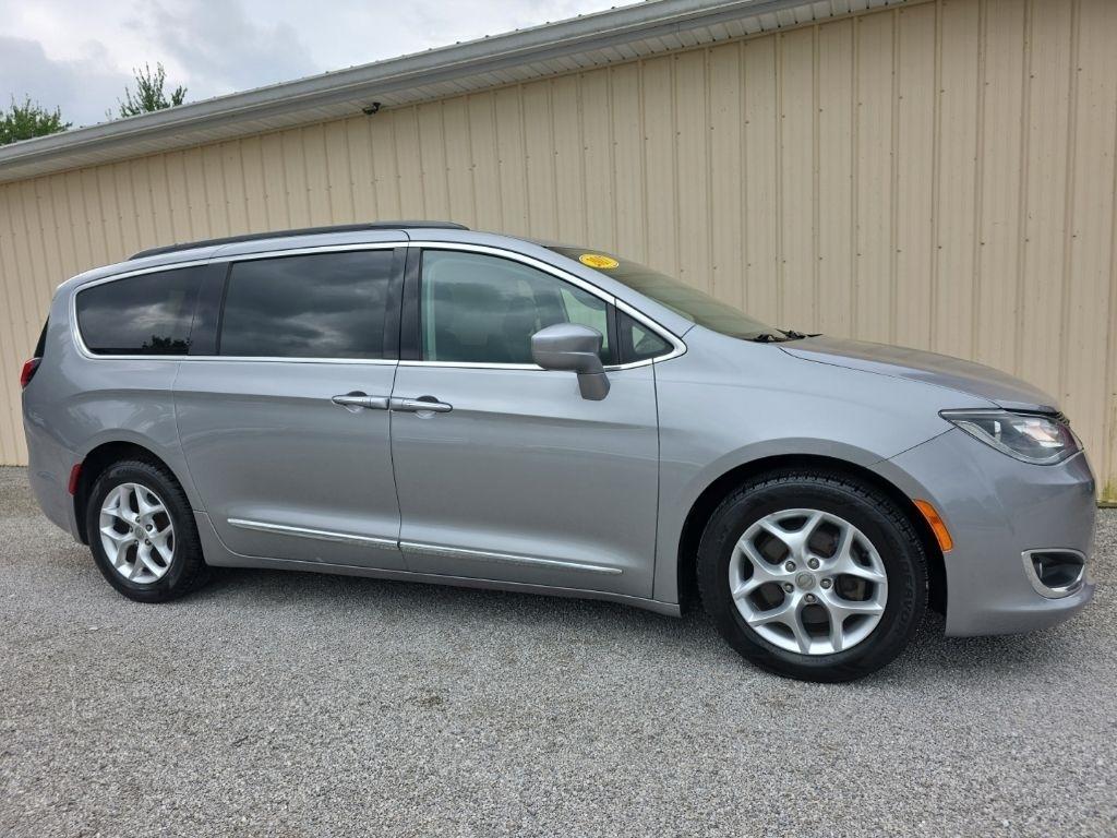 Chrysler Pacifica Touring-L FWD 2017