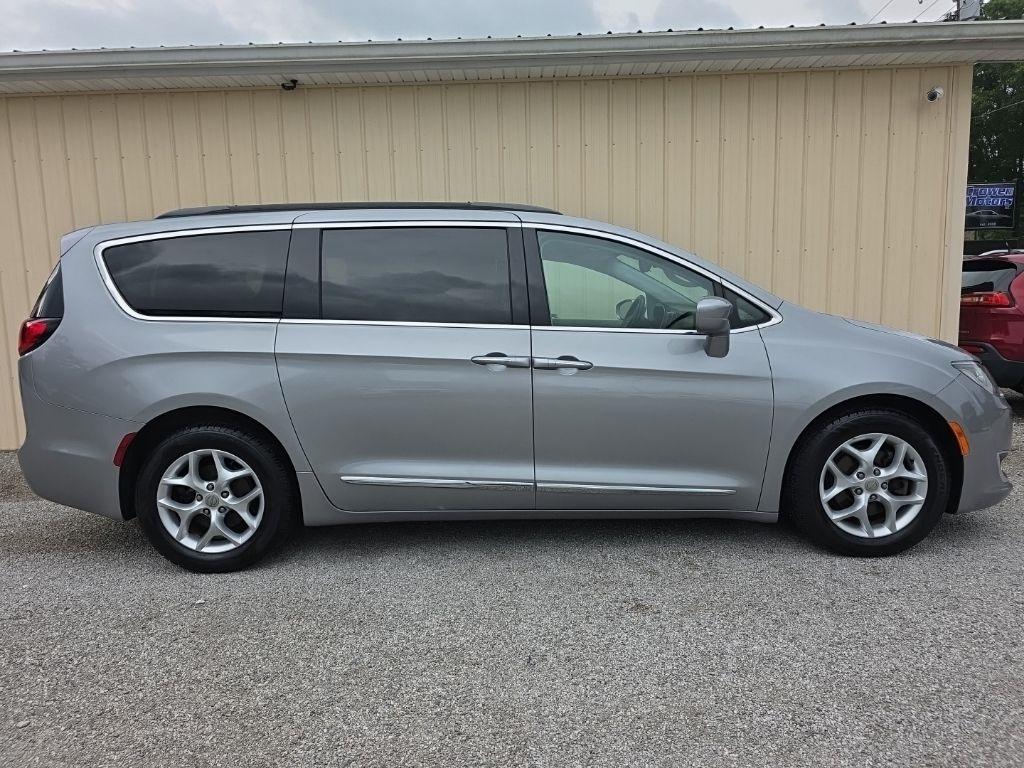 Chrysler Pacifica Touring-L FWD 2017