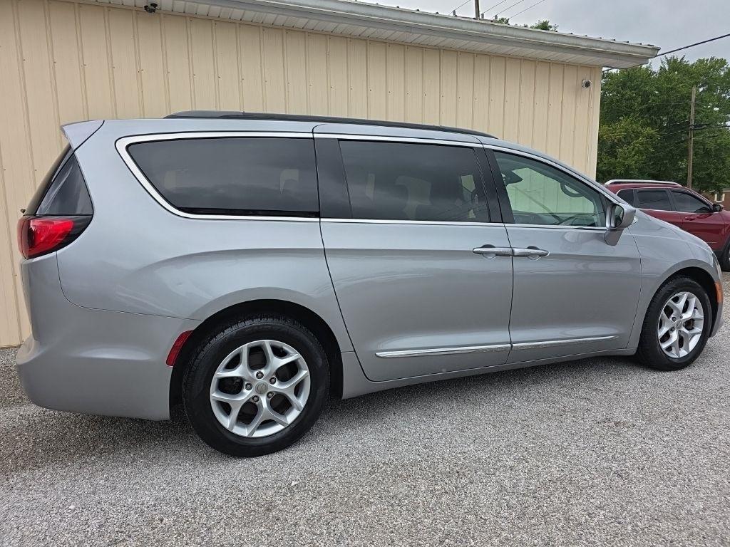 Chrysler Pacifica Touring-L FWD 2017