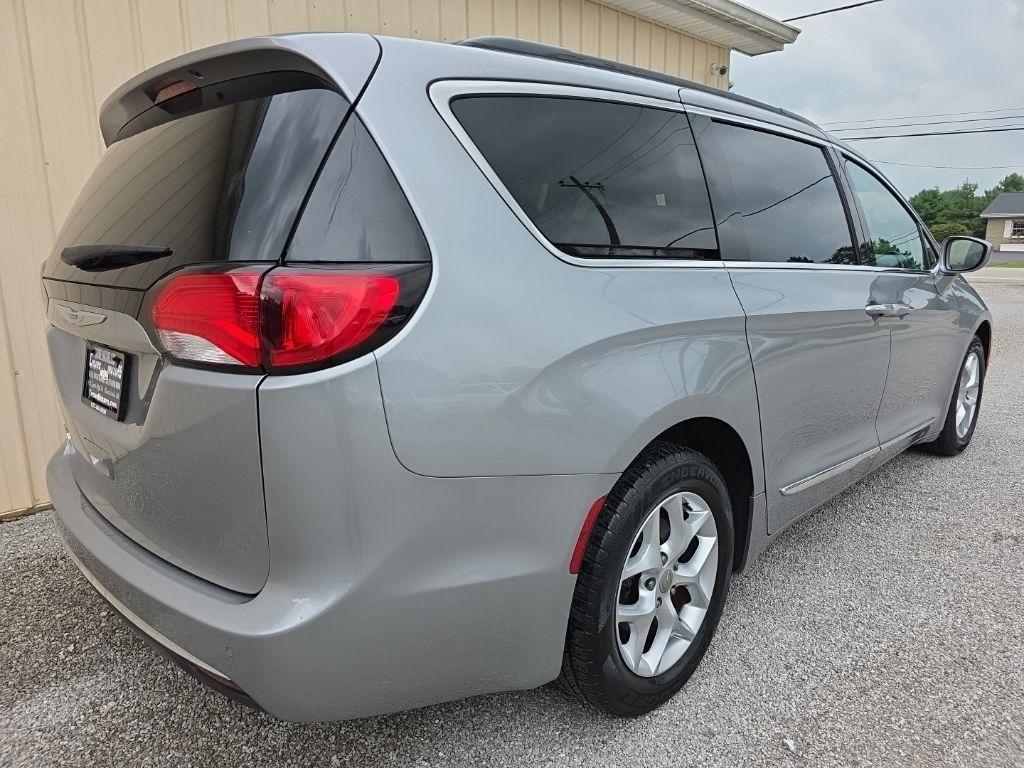 Chrysler Pacifica Touring-L FWD 2017