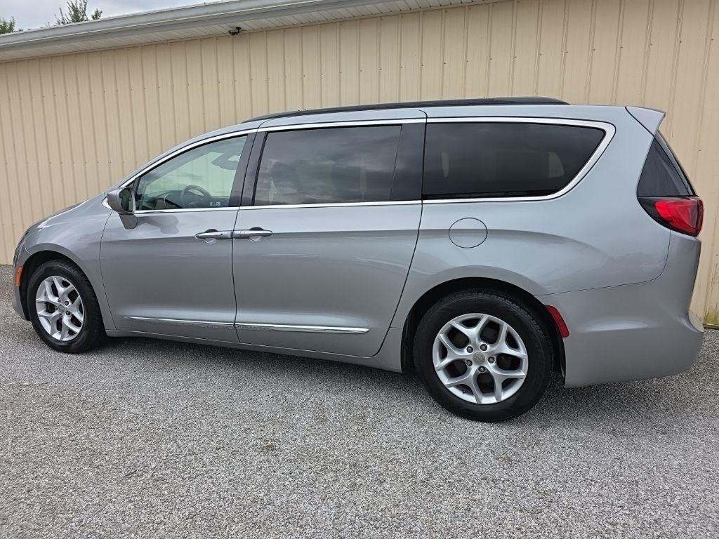 Chrysler Pacifica Touring-L FWD 2017