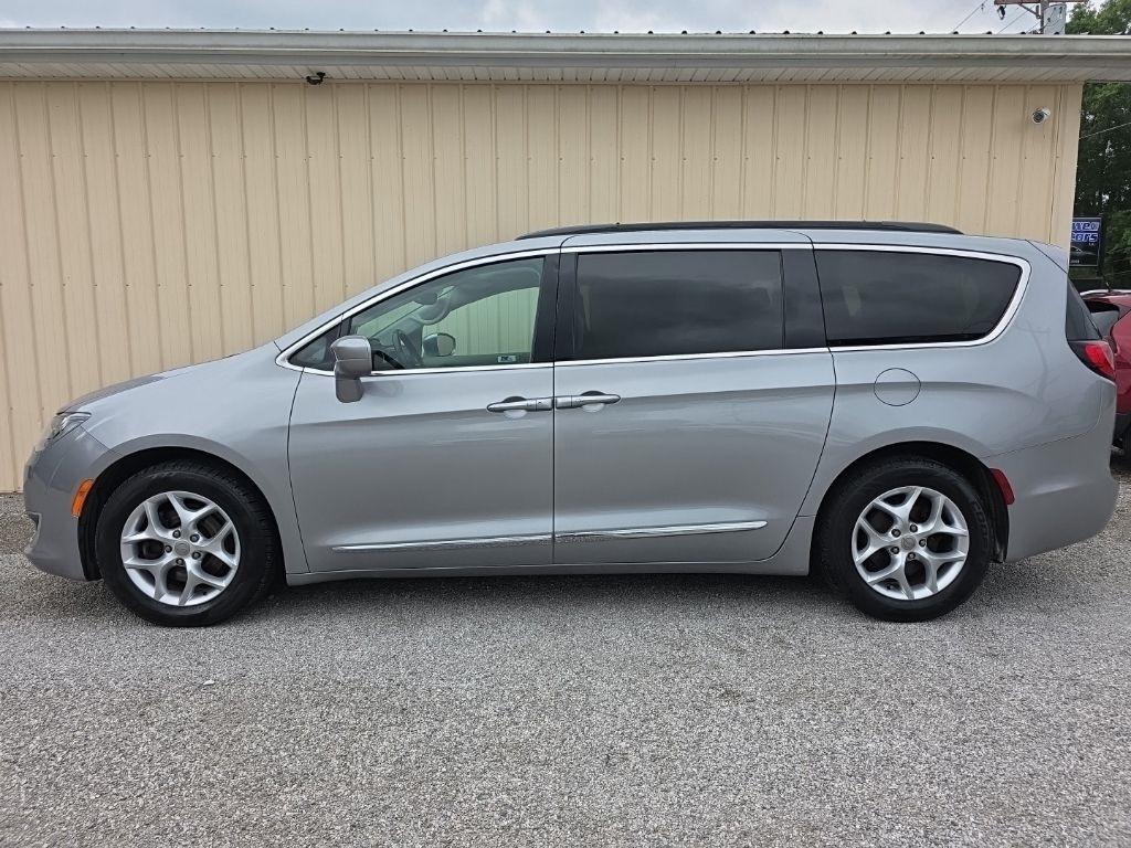 Chrysler Pacifica Touring-L FWD 2017