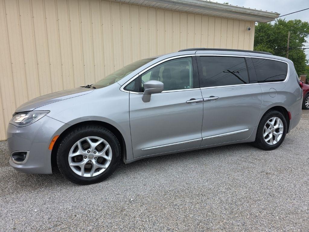 Chrysler Pacifica Touring-L FWD 2017