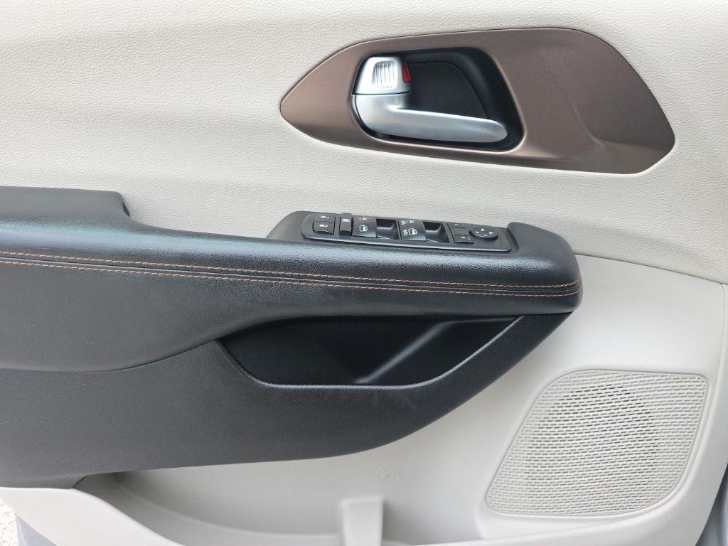 Chrysler Pacifica Touring-L FWD 2017