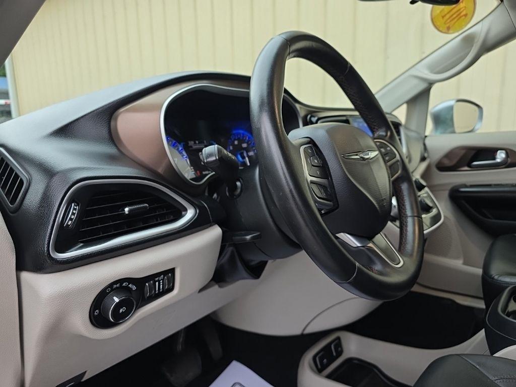 Chrysler Pacifica Touring-L FWD 2017