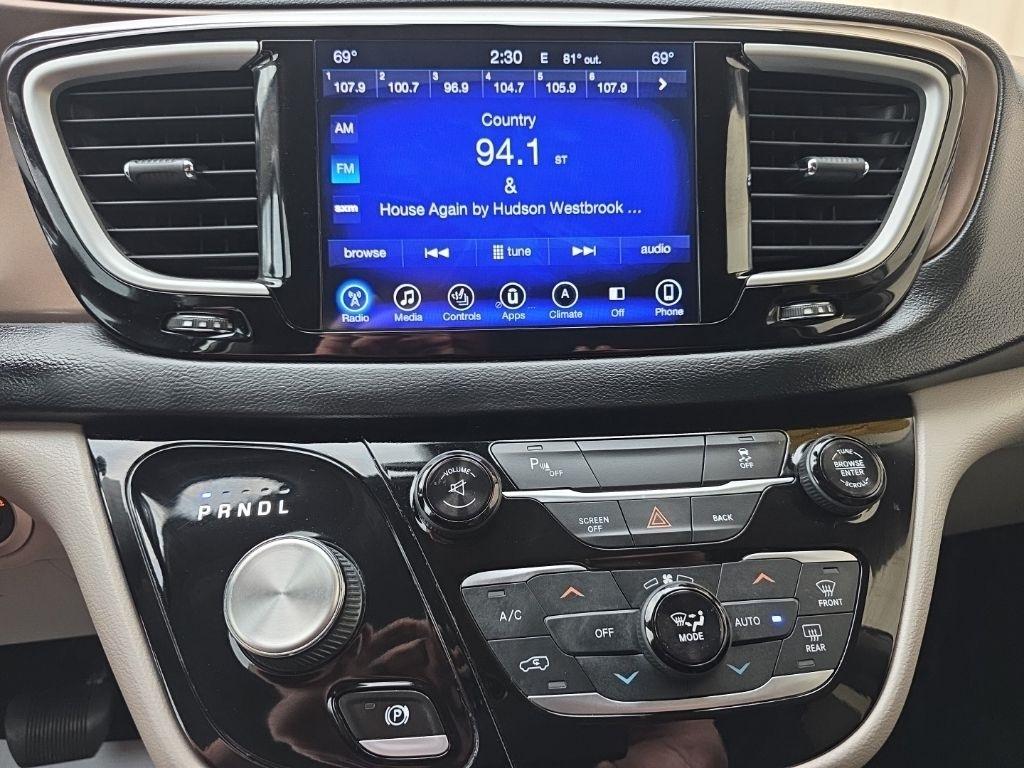 Chrysler Pacifica Touring-L FWD 2017