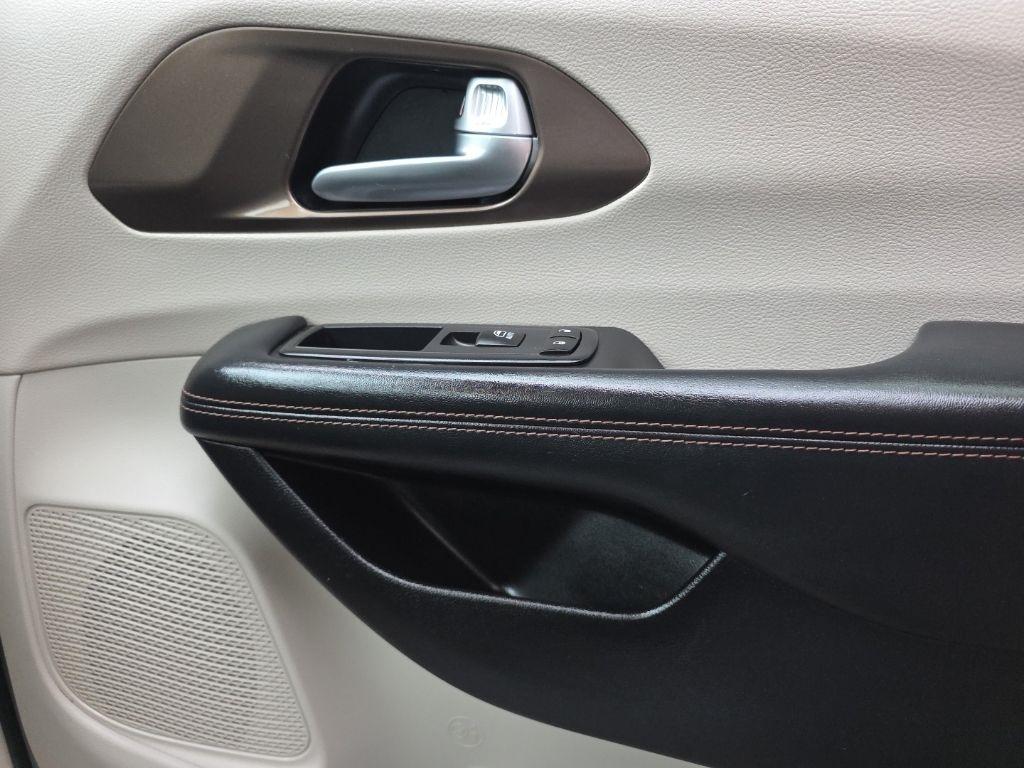 Chrysler Pacifica Touring-L FWD 2017