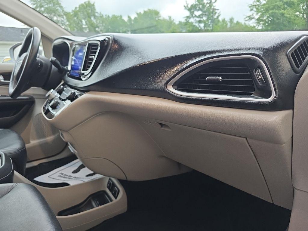 Chrysler Pacifica Touring-L FWD 2017