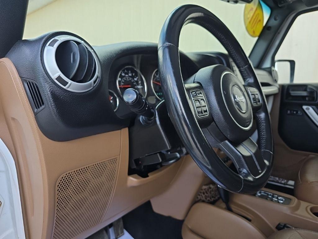 Jeep Wrangler Unlimited 4WD 4dr Sahara 2015