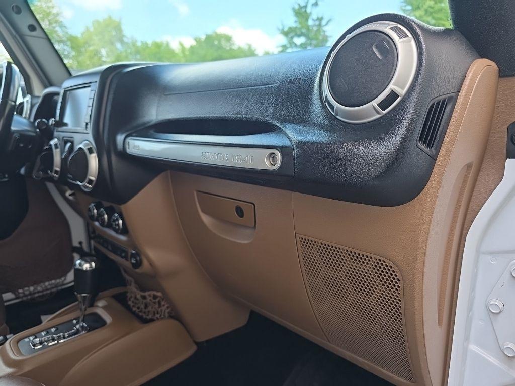Jeep Wrangler Unlimited 4WD 4dr Sahara 2015