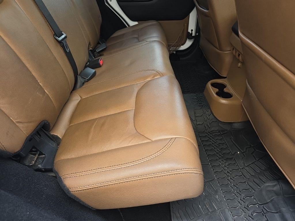 Jeep Wrangler Unlimited 4WD 4dr Sahara 2015