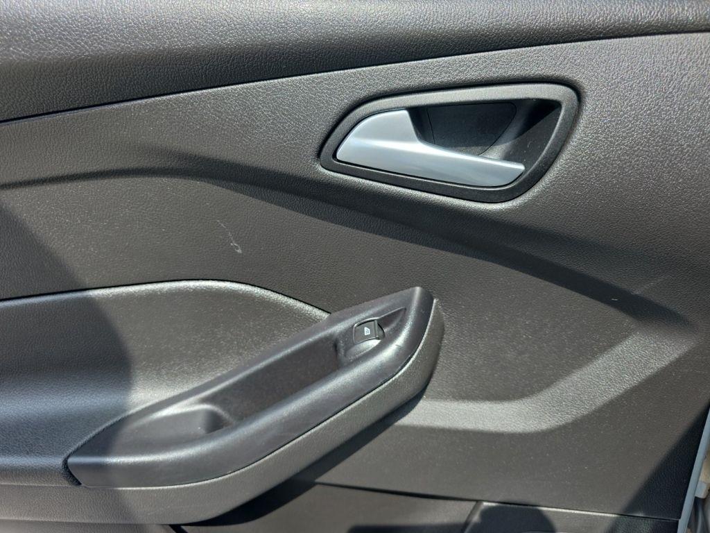 Ford Focus 4dr Sdn SE 2016