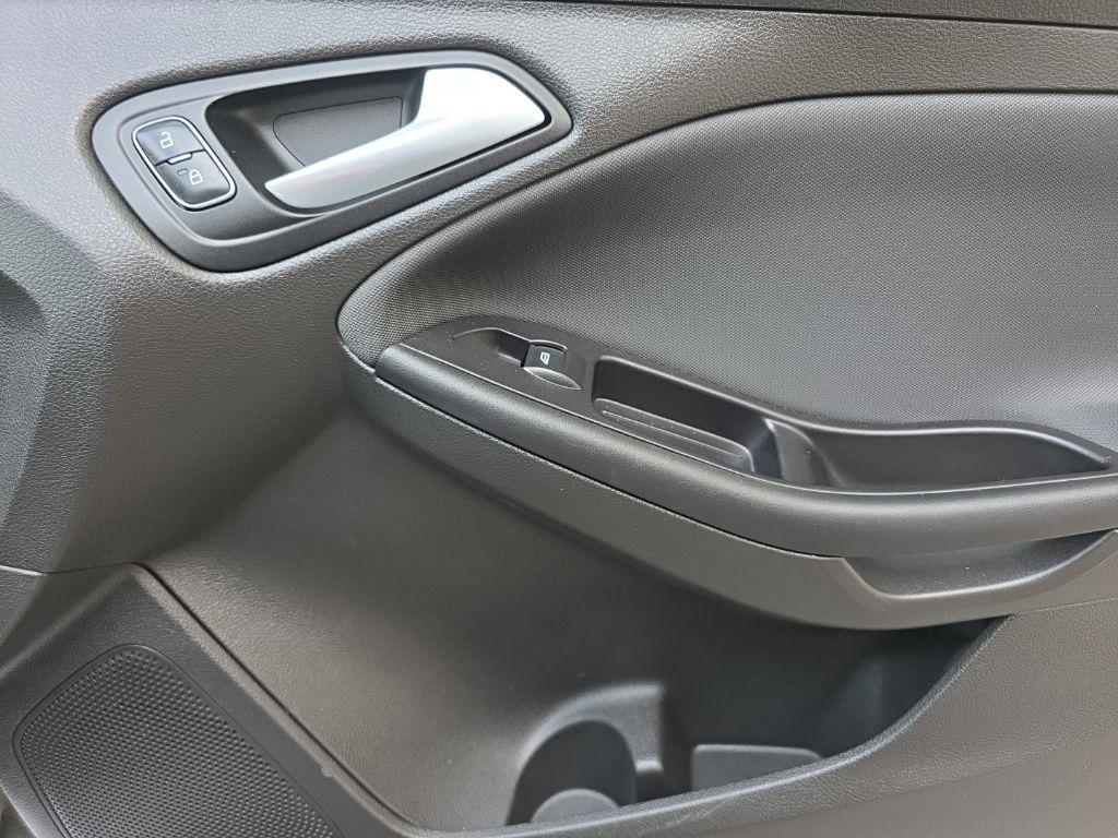 Ford Focus 4dr Sdn SE 2016