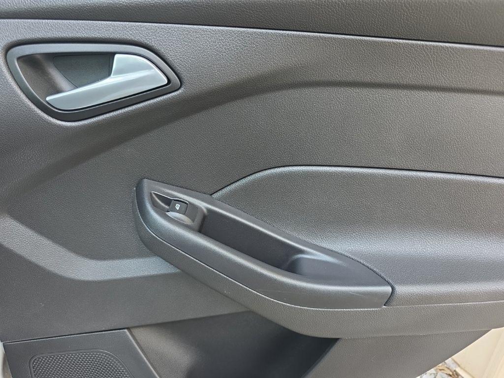 Ford Focus 4dr Sdn SE 2016