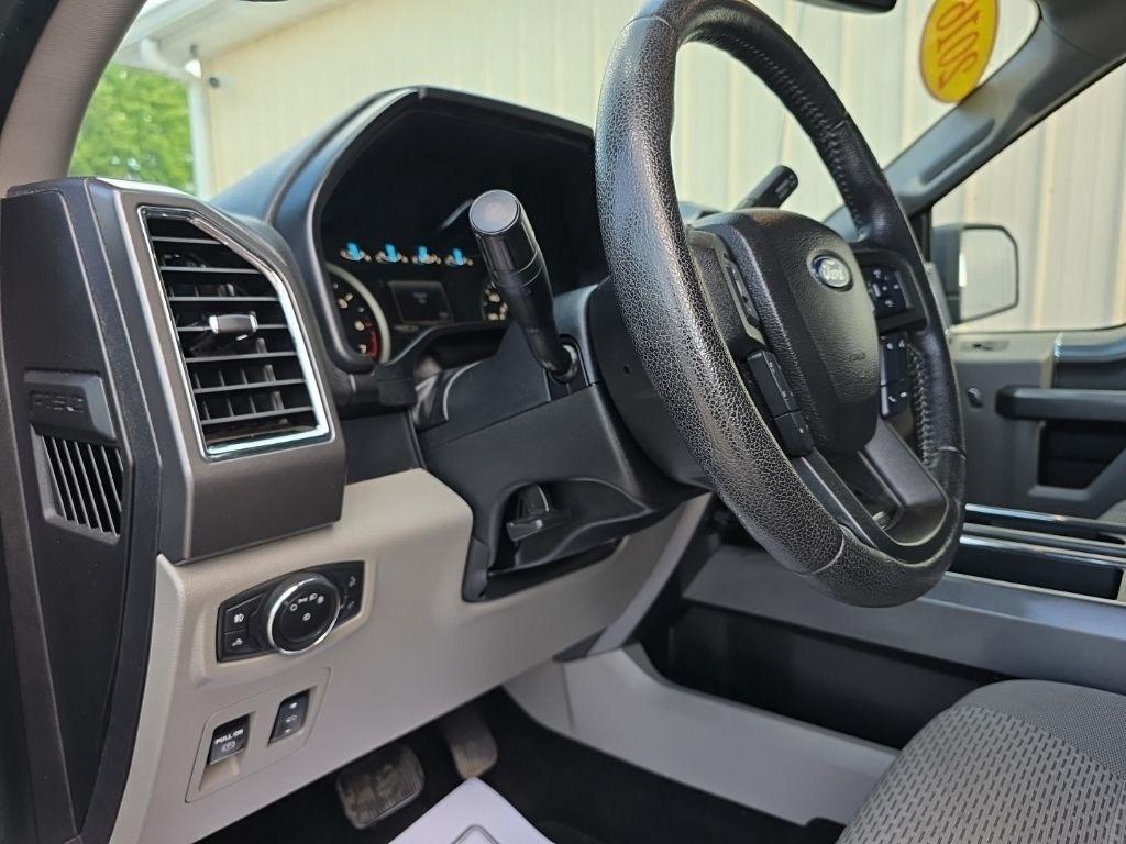Ford F-150 2WD SuperCrew 157" Lariat 2016