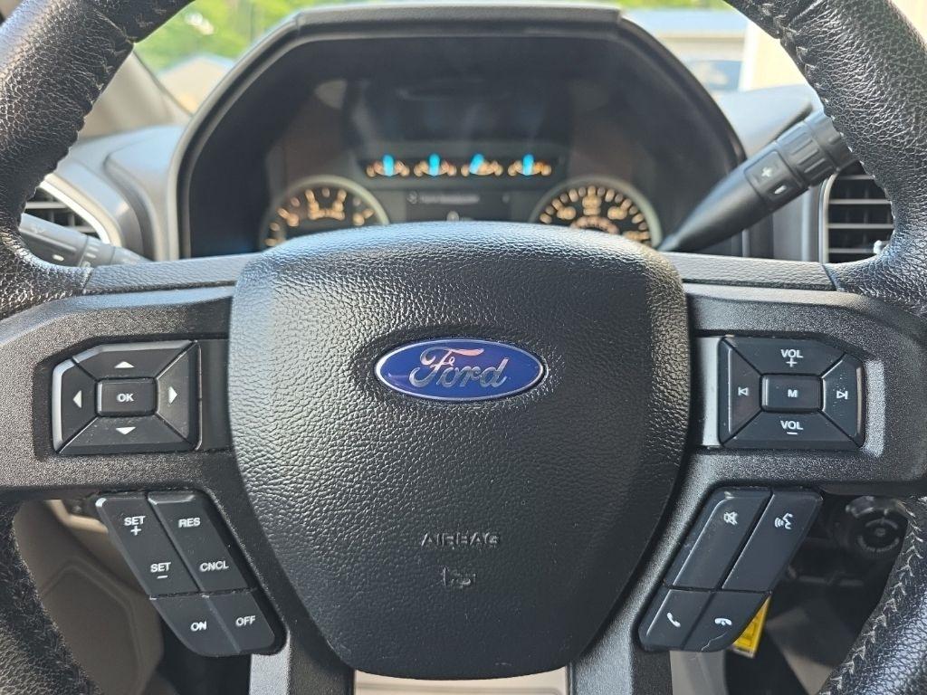 Ford F-150 2WD SuperCrew 157" Lariat 2016