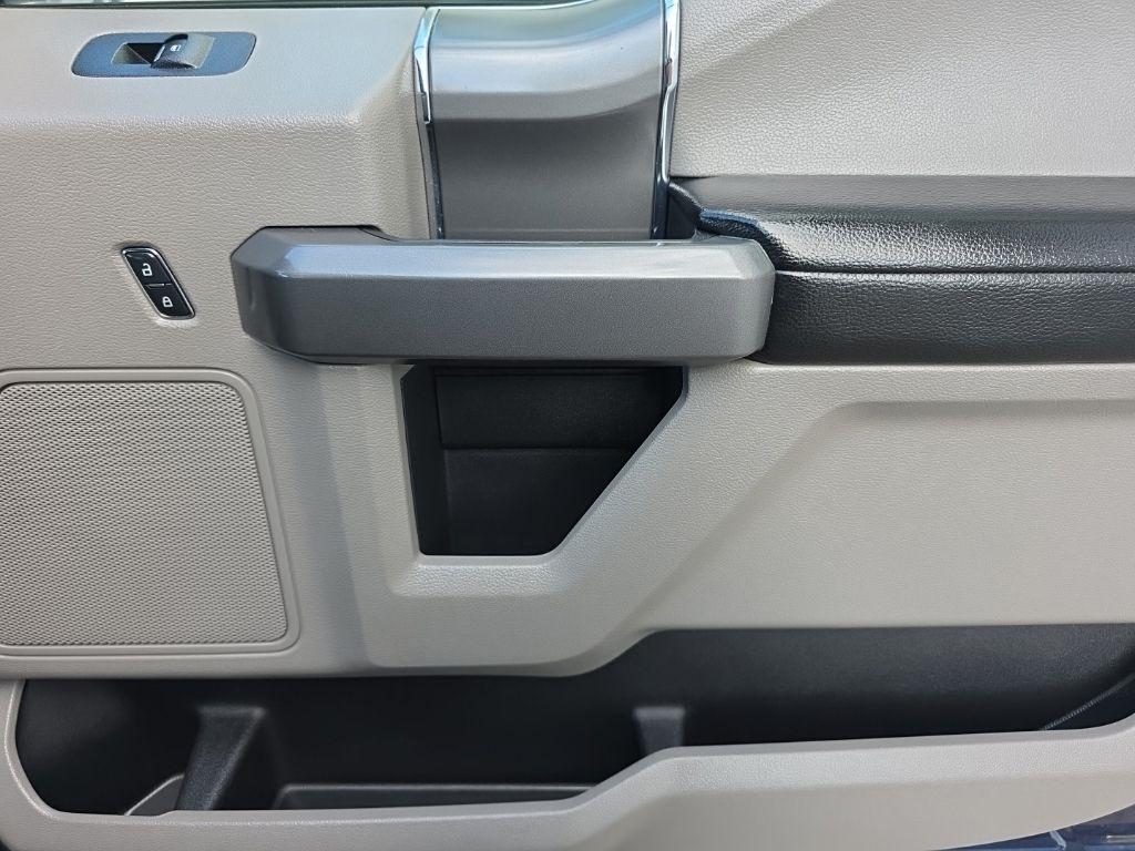Ford F-150 2WD SuperCrew 157" Lariat 2016