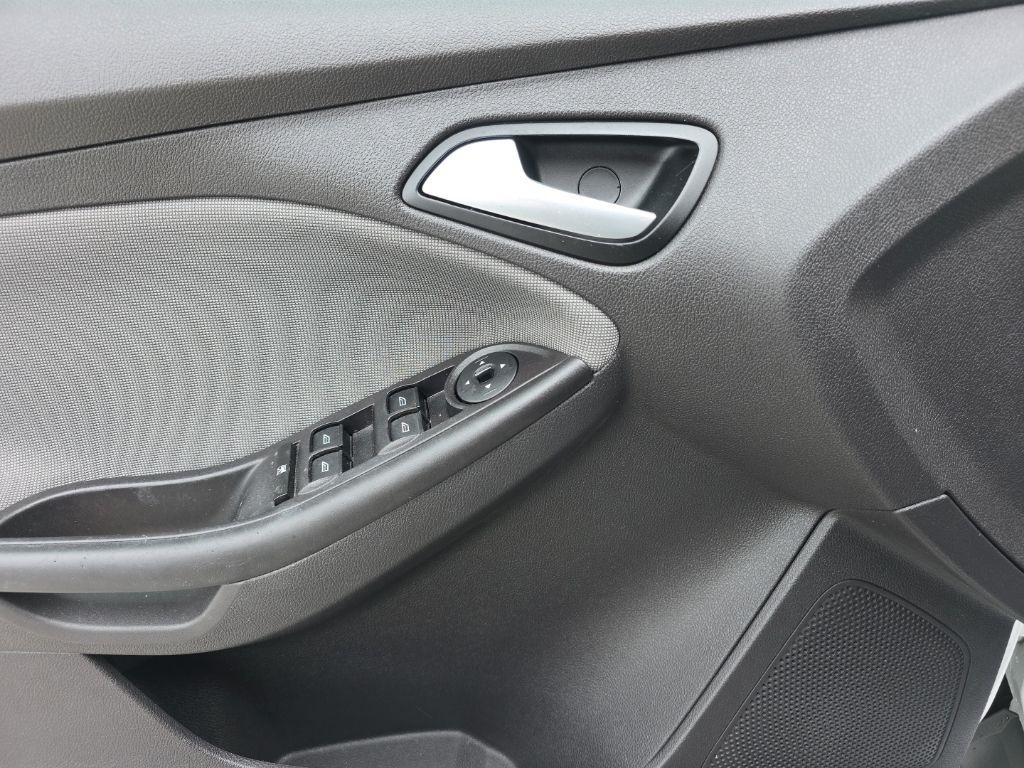 Ford Focus 4dr Sdn SE 2014