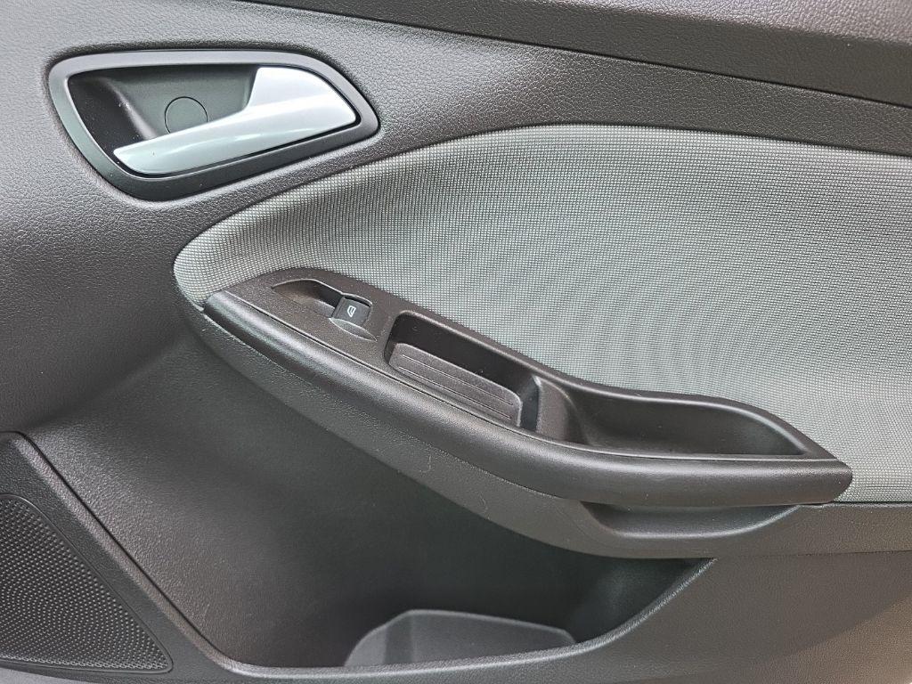 Ford Focus 4dr Sdn SE 2014