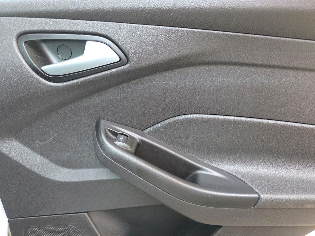 Ford Focus 4dr Sdn SE 2014