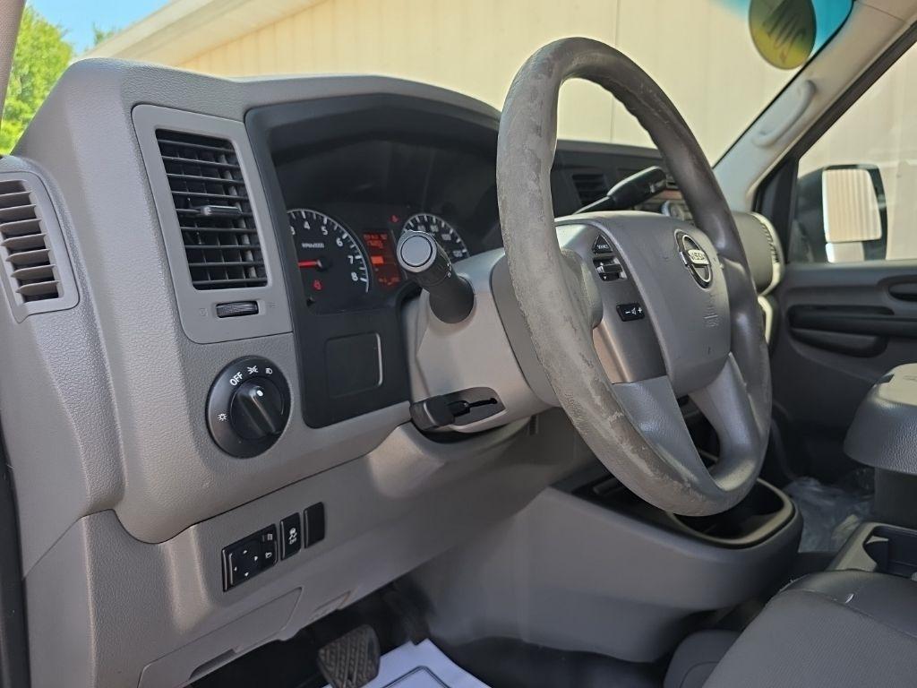Nissan NV Cargo NV2500 HD Standard Roof V6 SV 2017