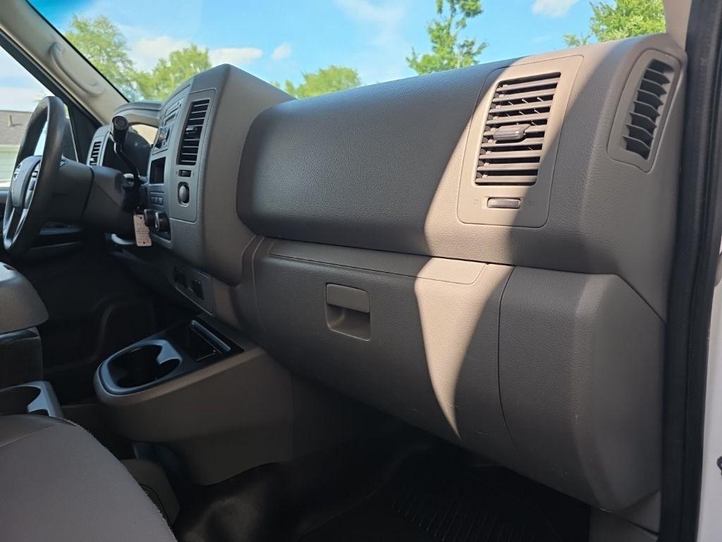 Nissan NV Cargo NV2500 HD Standard Roof V6 SV 2017