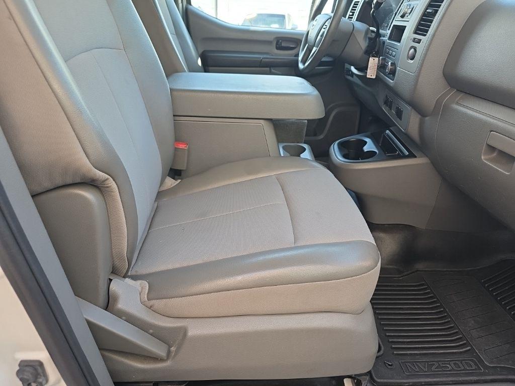 Nissan NV Cargo NV2500 HD Standard Roof V6 SV 2017