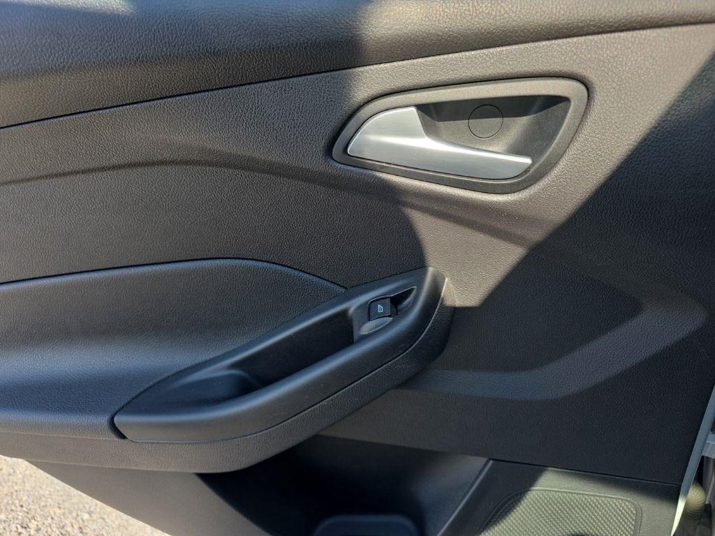 Ford Focus 4dr Sdn SE 2014