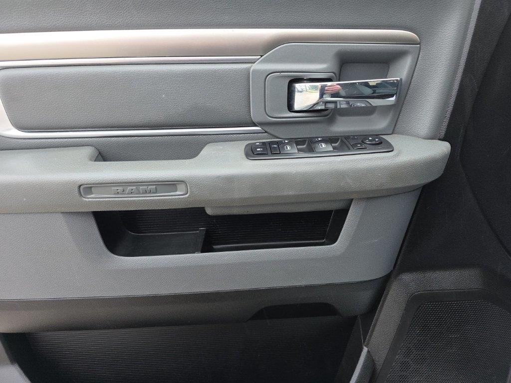 RAM 1500 Classic SLT 4x4 Crew Cab 5'7" Box 2019
