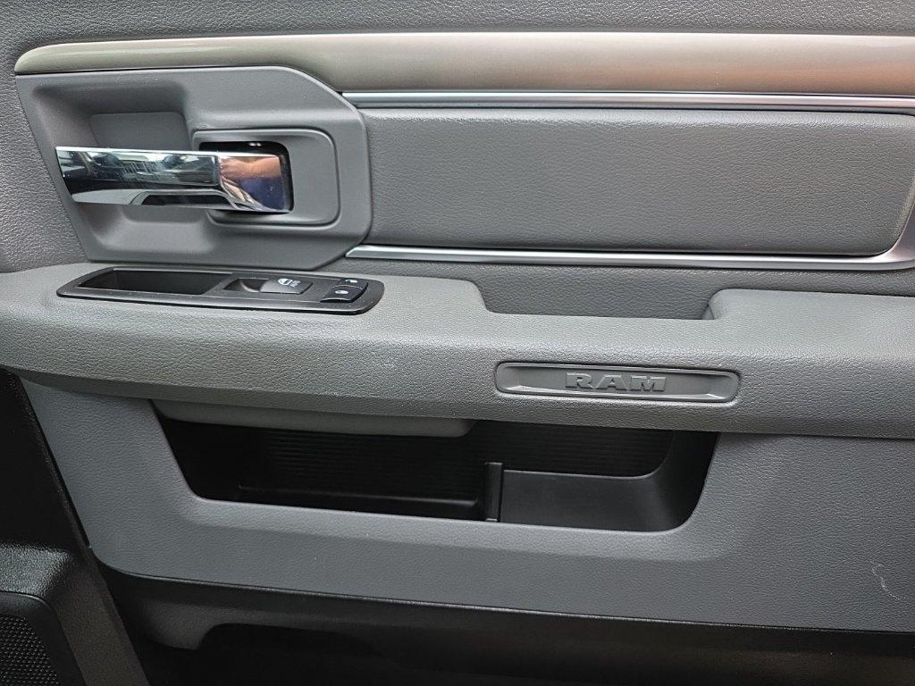RAM 1500 Classic SLT 4x4 Crew Cab 5'7" Box 2019
