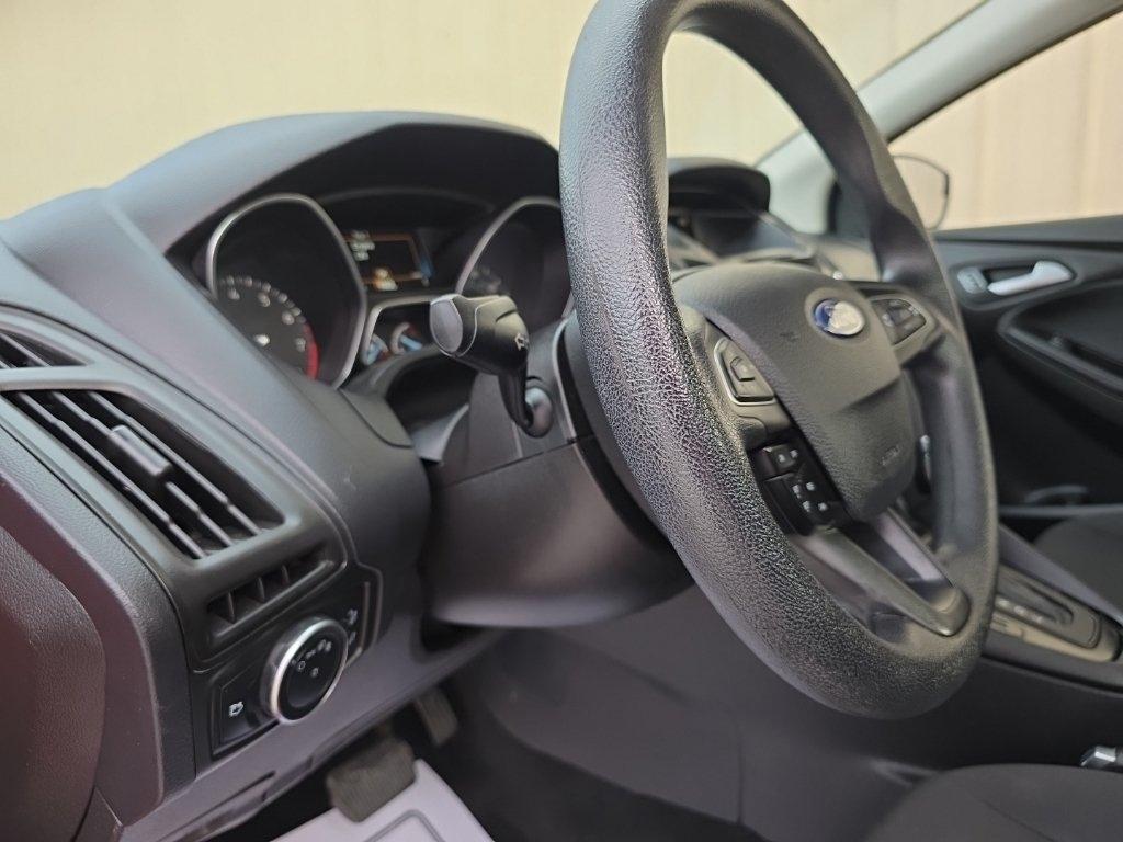 2015 Ford Focus SE - Photo 14