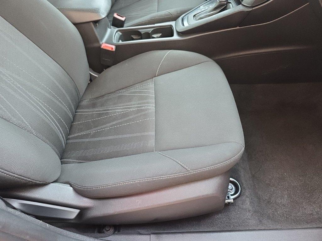 2015 Ford Focus SE - Photo 21