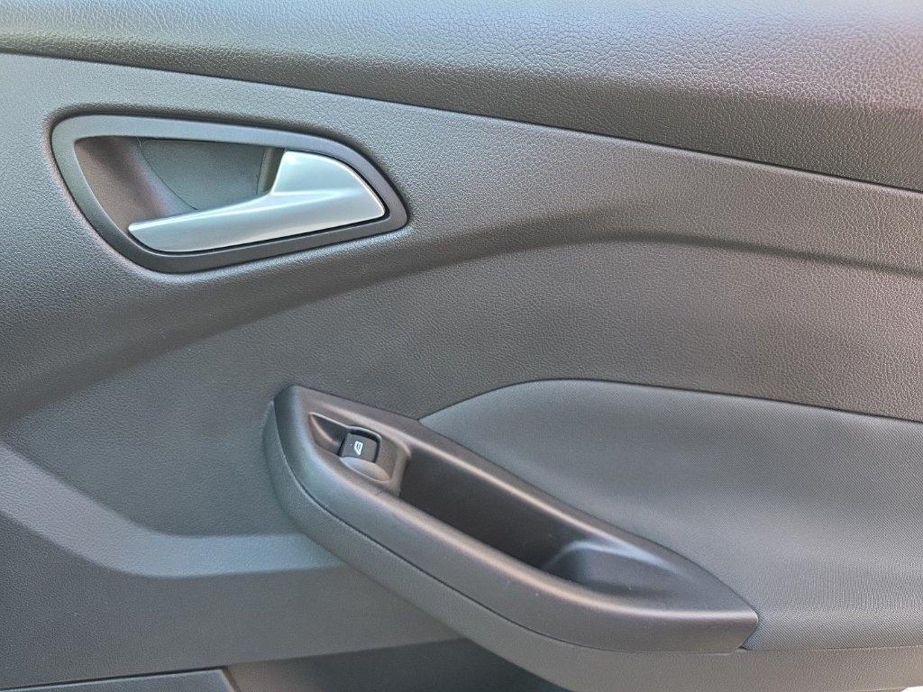 Ford Focus 4dr Sdn SE 2015
