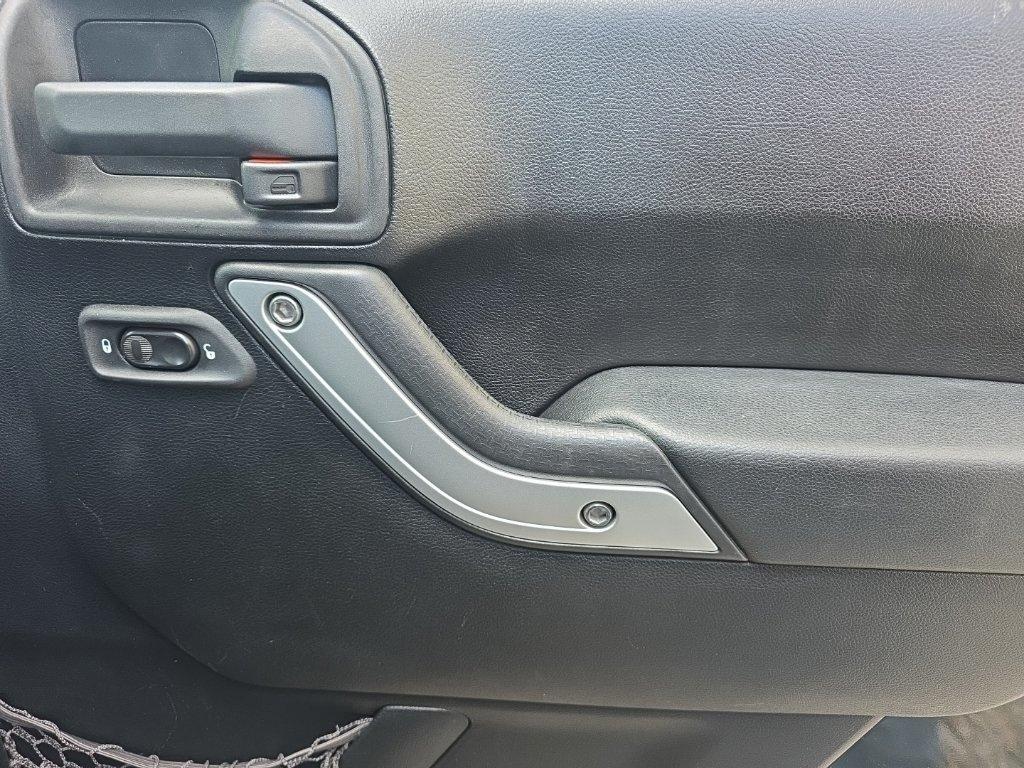 Jeep Wrangler 4WD 2dr Sahara 2012