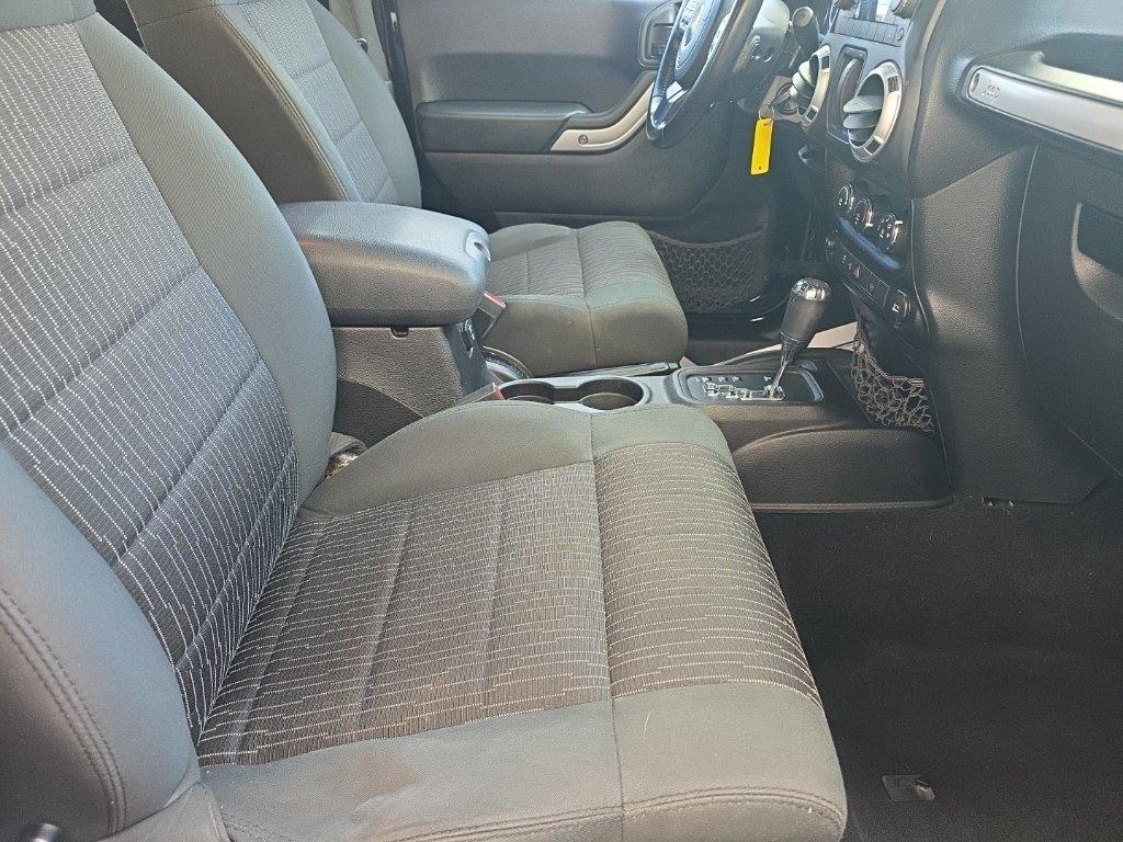 Jeep Wrangler 4WD 2dr Sahara 2012