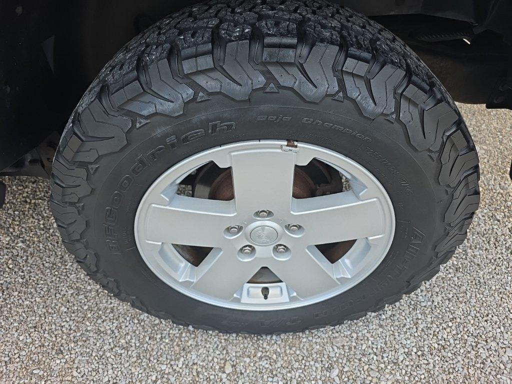 Jeep Wrangler 4WD 2dr Sahara 2012