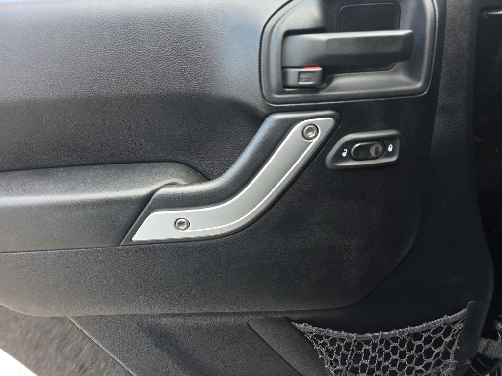 Jeep Wrangler 4WD 2dr Sahara 2012