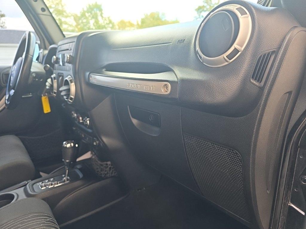 Jeep Wrangler 4WD 2dr Sahara 2012